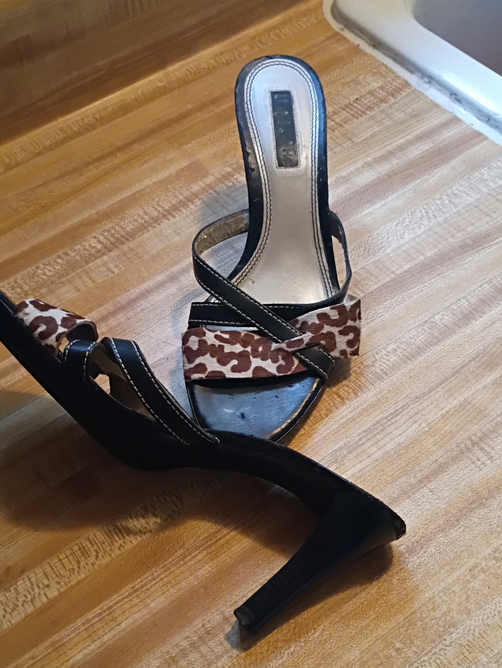 UNISA  Leopard  Sandals 3" Heels Size 8